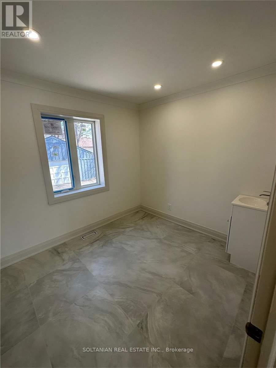 Photo 4 of 179 Willowdale Avenue, Toronto ON