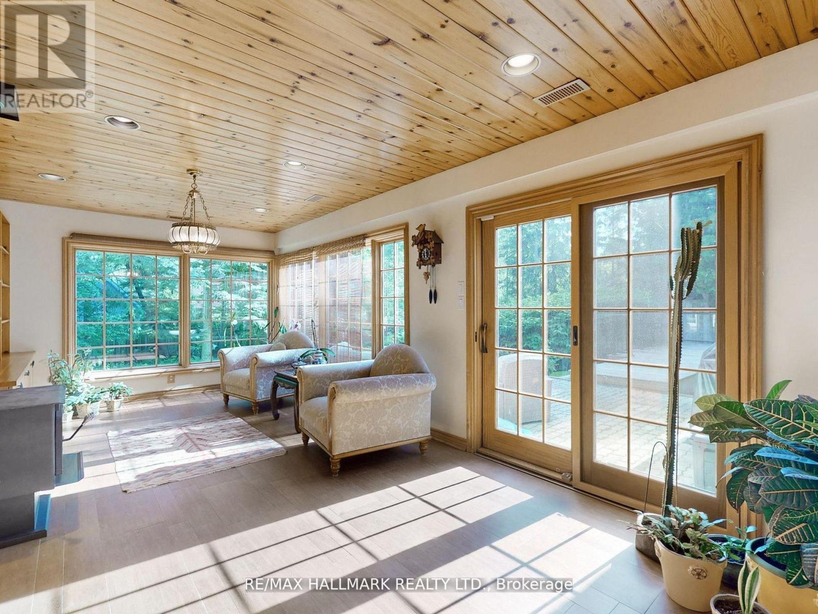 Photo 13 of 109 Highland Lane, Richmond Hill ON
