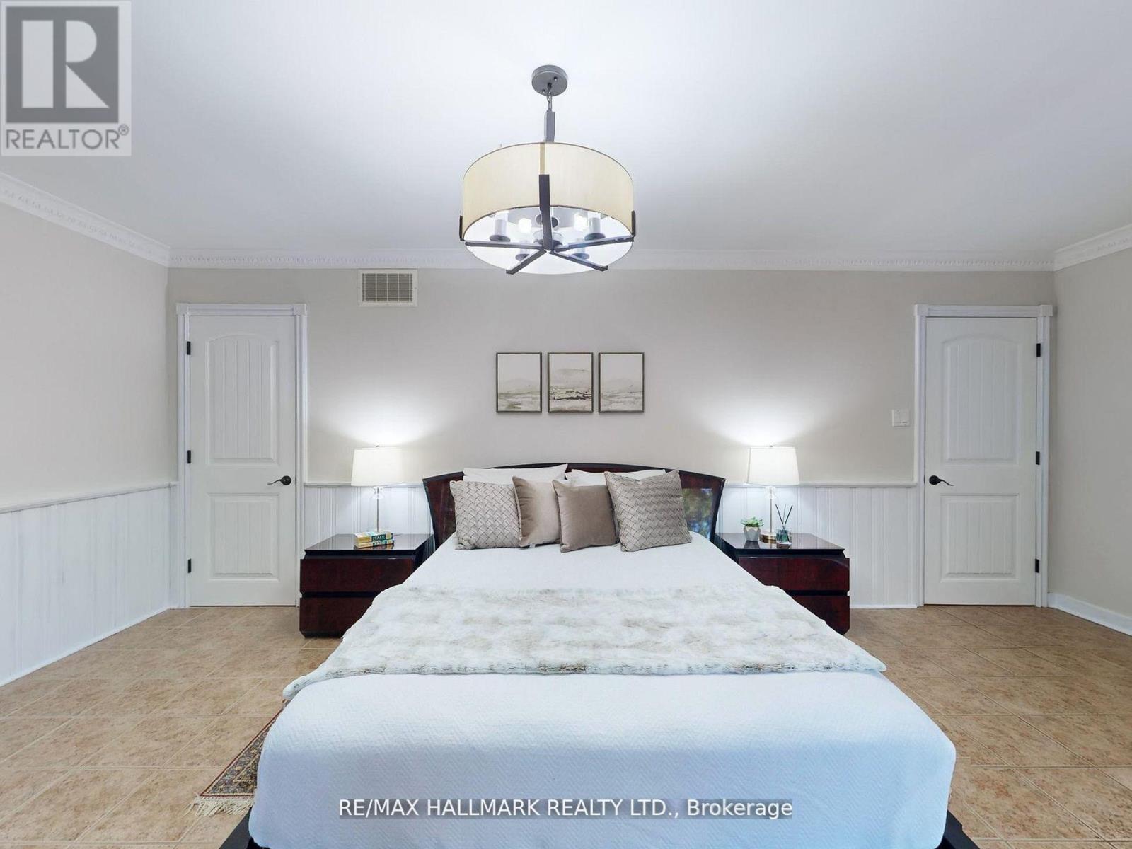 Photo 12 of 109 Highland Lane, Richmond Hill ON