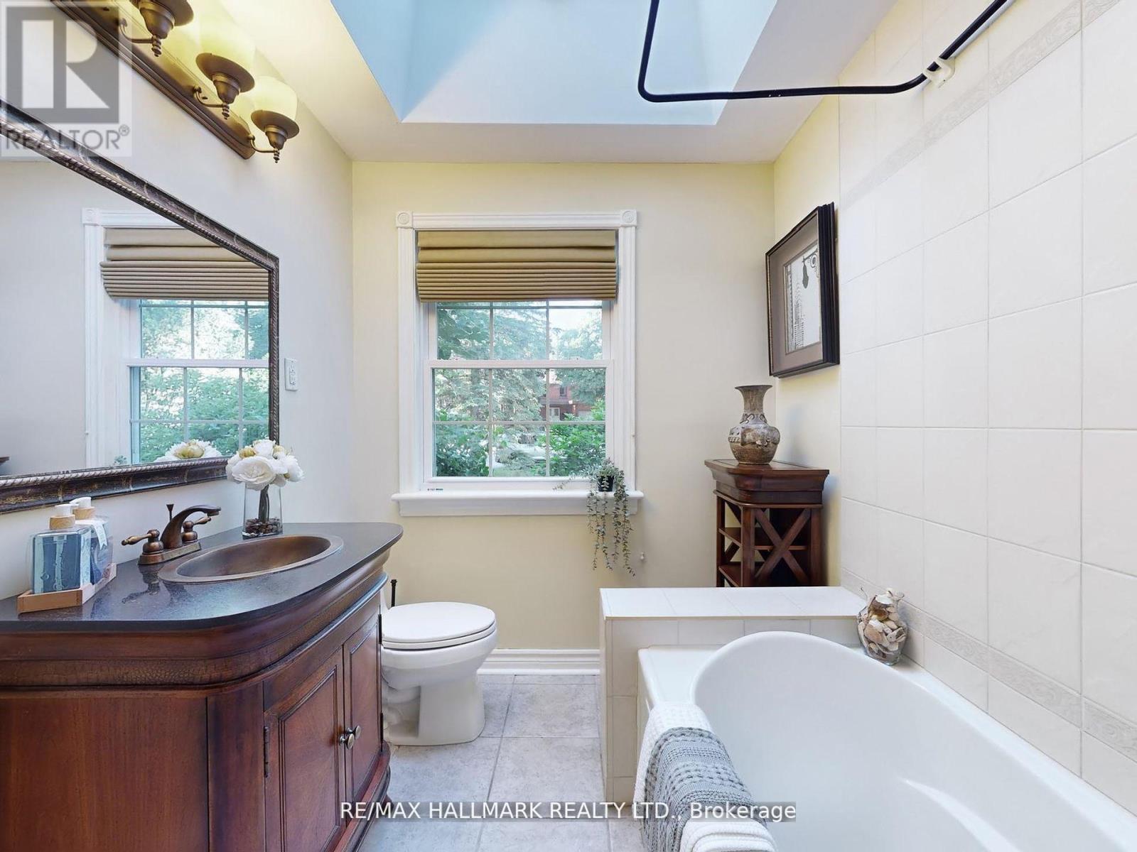 Photo 14 of 109 Highland Lane, Richmond Hill ON