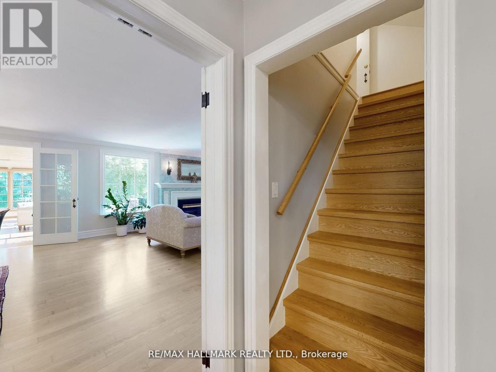 Photo 34 of 109 Highland Lane, Richmond Hill ON