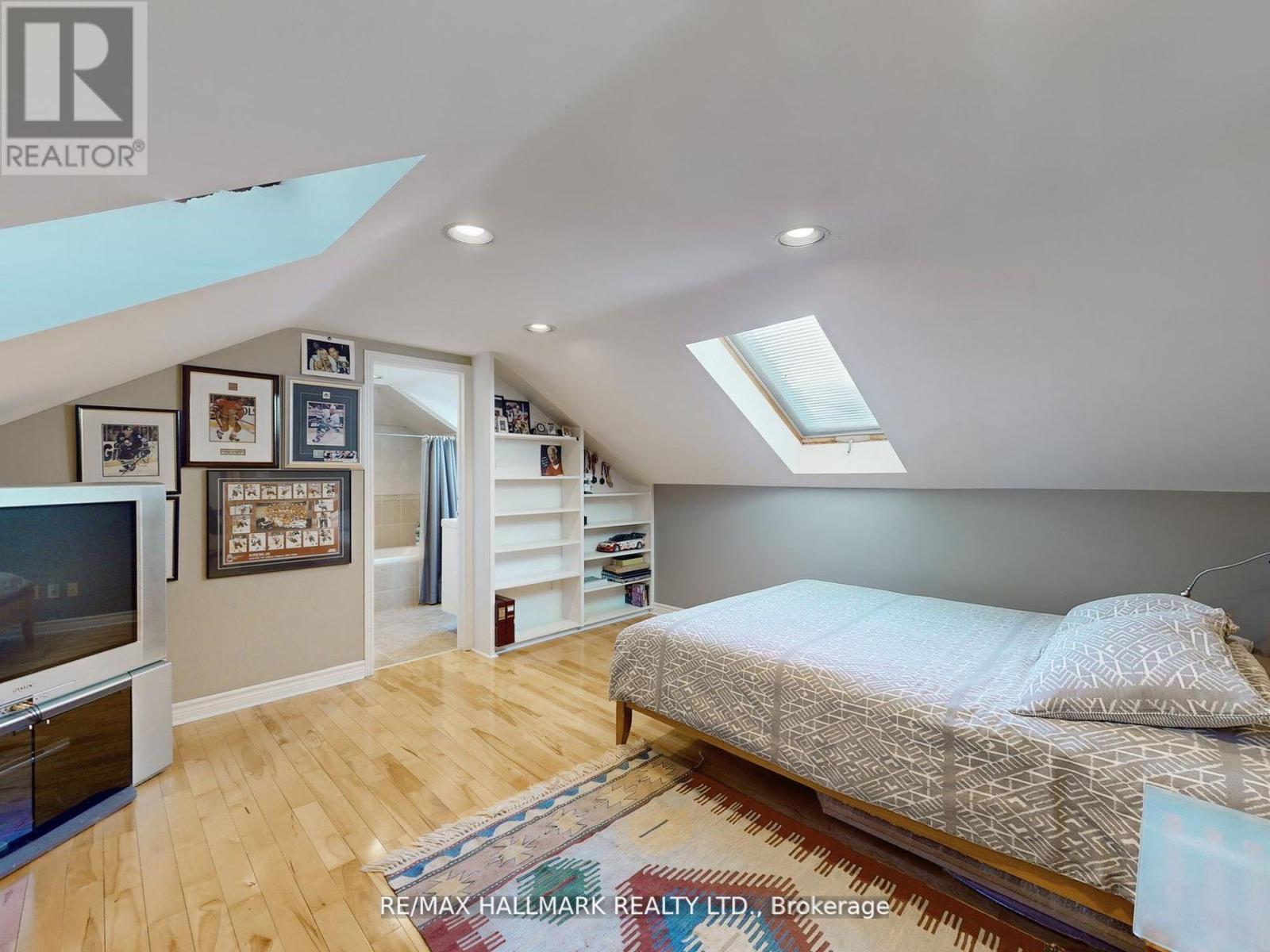 Photo 6 of 109 Highland Lane, Richmond Hill ON