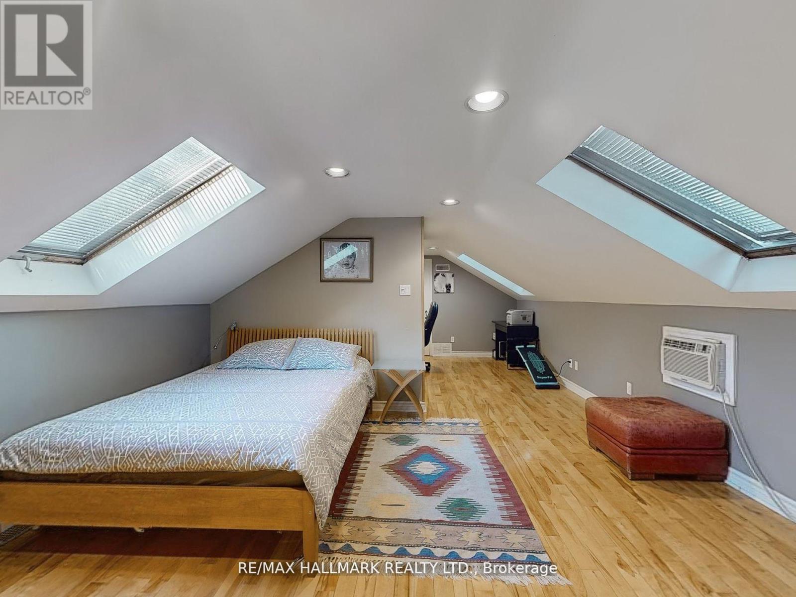 Photo 17 of 109 Highland Lane, Richmond Hill ON