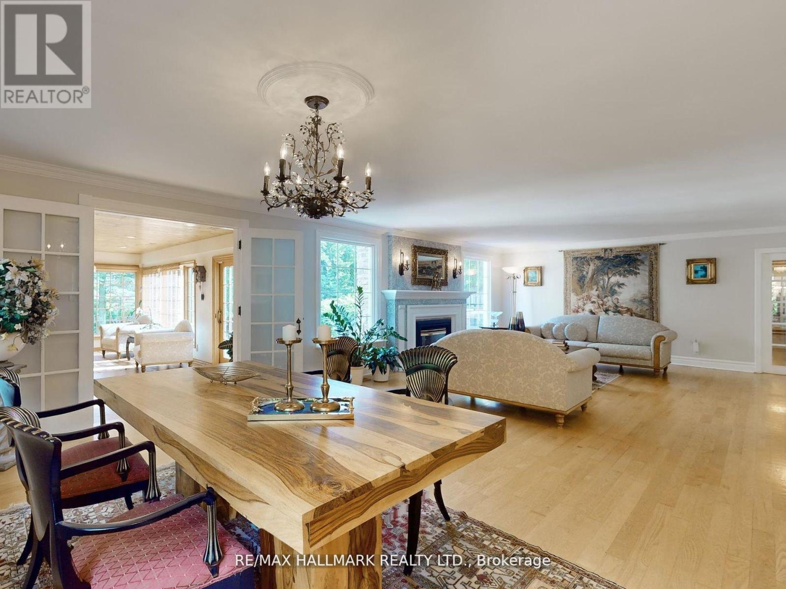 Photo 9 of 109 Highland Lane, Richmond Hill ON