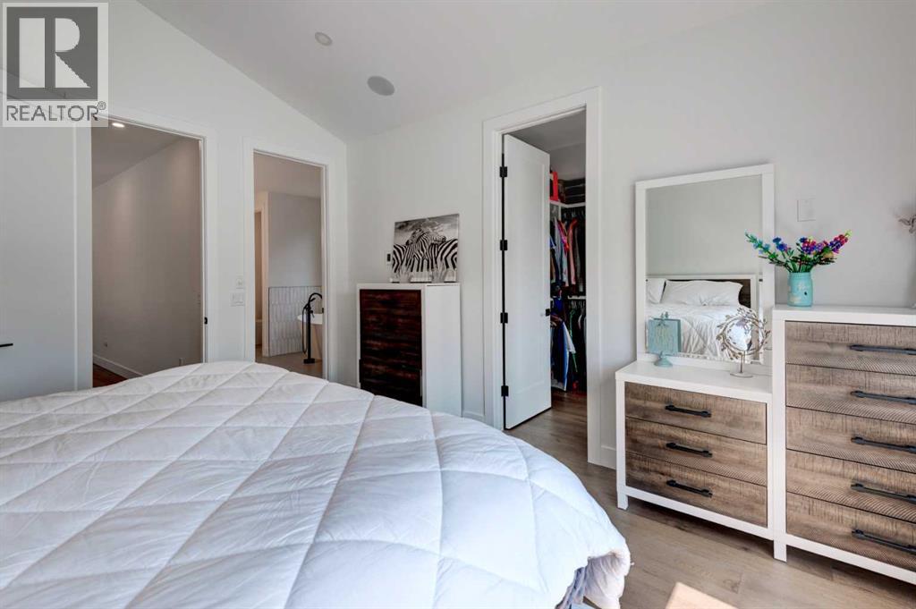 Single Family House for Sale in   Avenue SW North Glenmore Park Calgary 