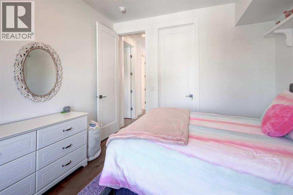 Single Family House for Sale in   Avenue SW North Glenmore Park Calgary 