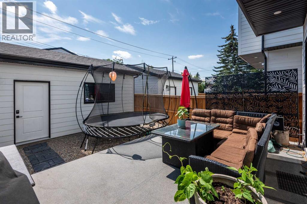 Single Family House for Sale in   Avenue SW North Glenmore Park Calgary 