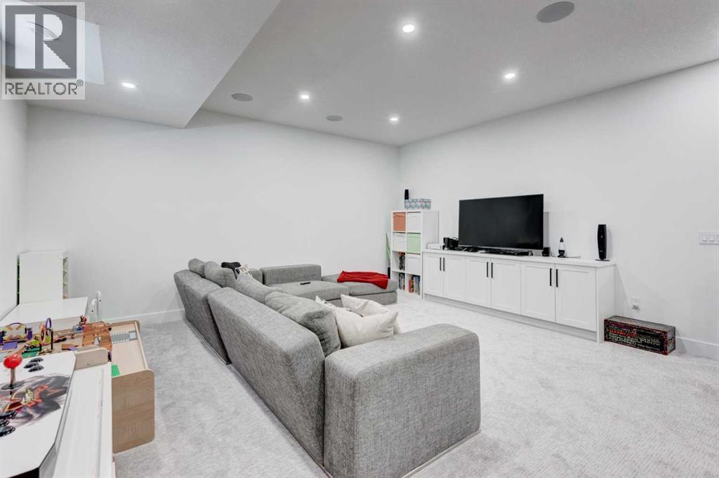 Single Family House for Sale in   Avenue SW North Glenmore Park Calgary 