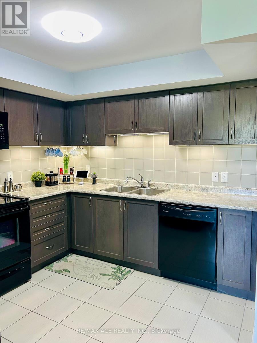Photo 26 of 8 2441 Greenwich Drive, Oakville ON