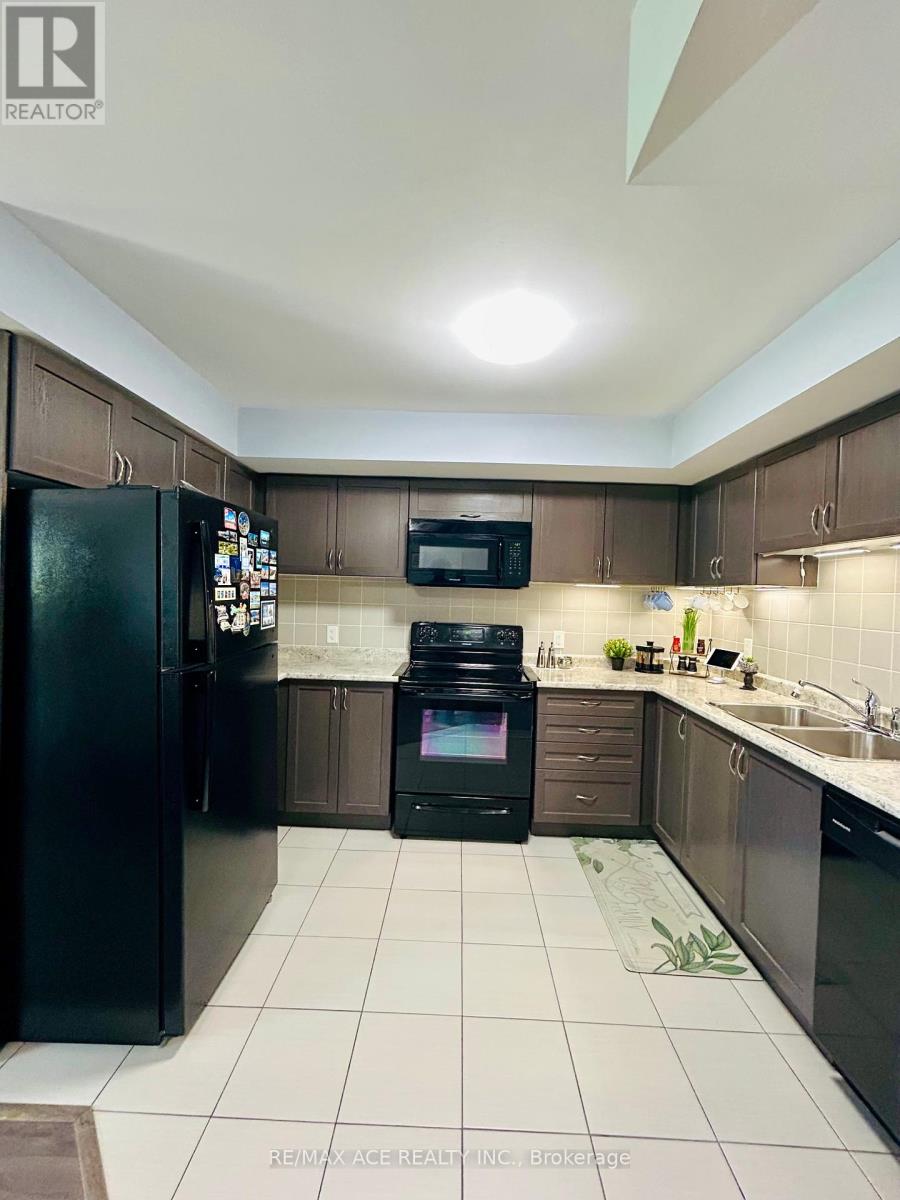 Photo 11 of 8 2441 Greenwich Drive, Oakville ON