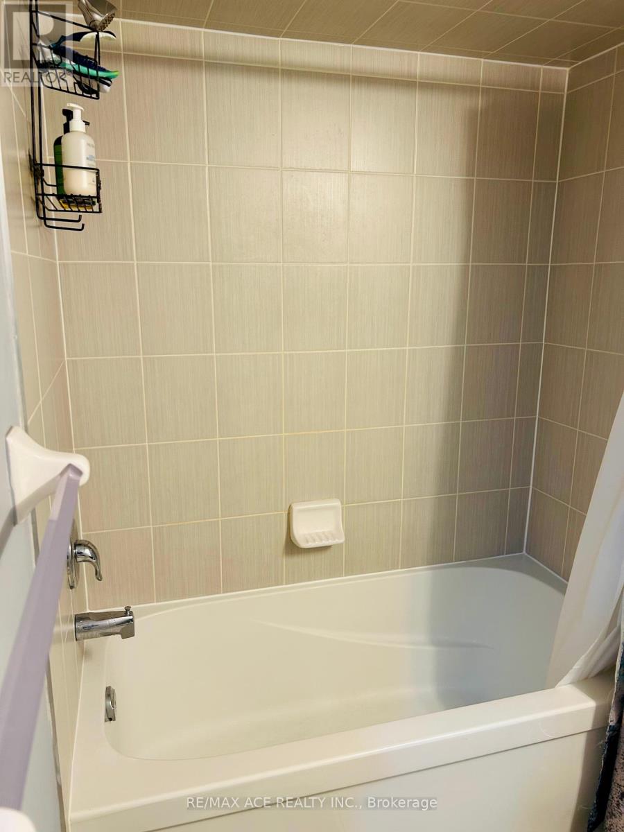 Photo 15 of 8 2441 Greenwich Drive, Oakville ON