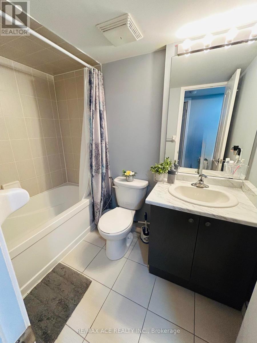 Photo 12 of 8 2441 Greenwich Drive, Oakville ON