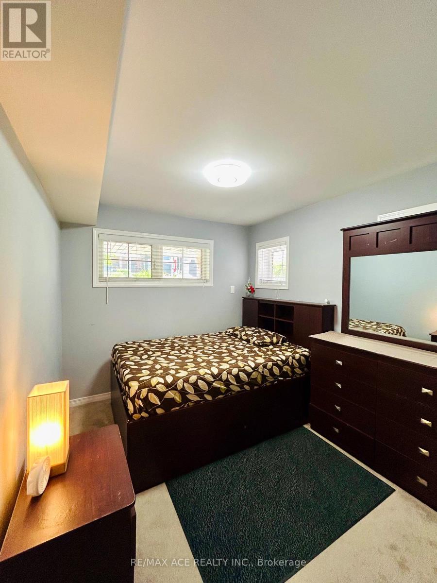 Photo 14 of 8 2441 Greenwich Drive, Oakville ON