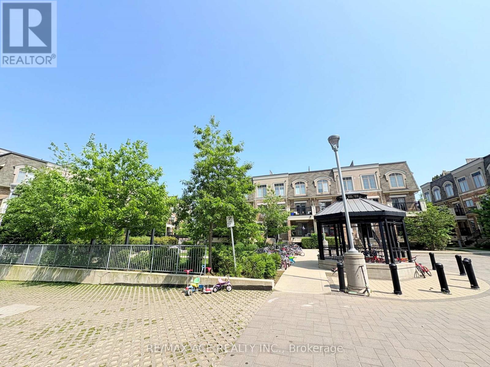 Photo 20 of 8 2441 Greenwich Drive, Oakville ON