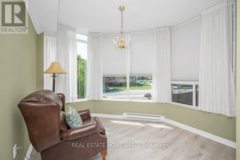Photo 8 of 203 2121 Lakeshore Road, Burlington ON
