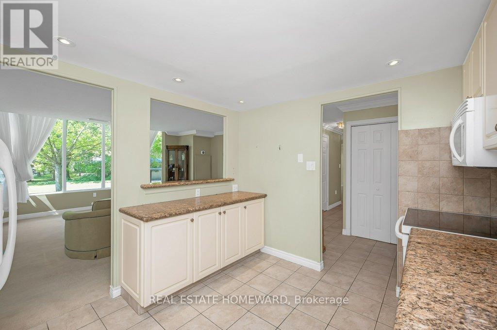 Photo 3 of 203 2121 Lakeshore Road, Burlington ON