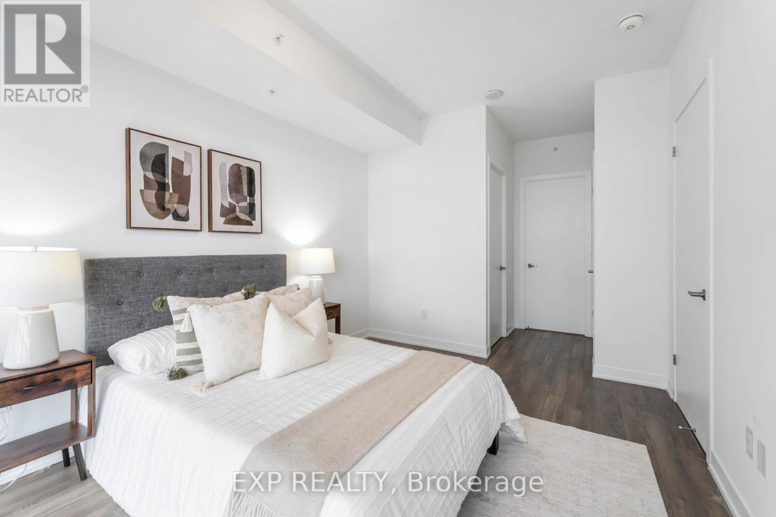 Photo 2 of 807 550 North Service Road, Grimsby ON