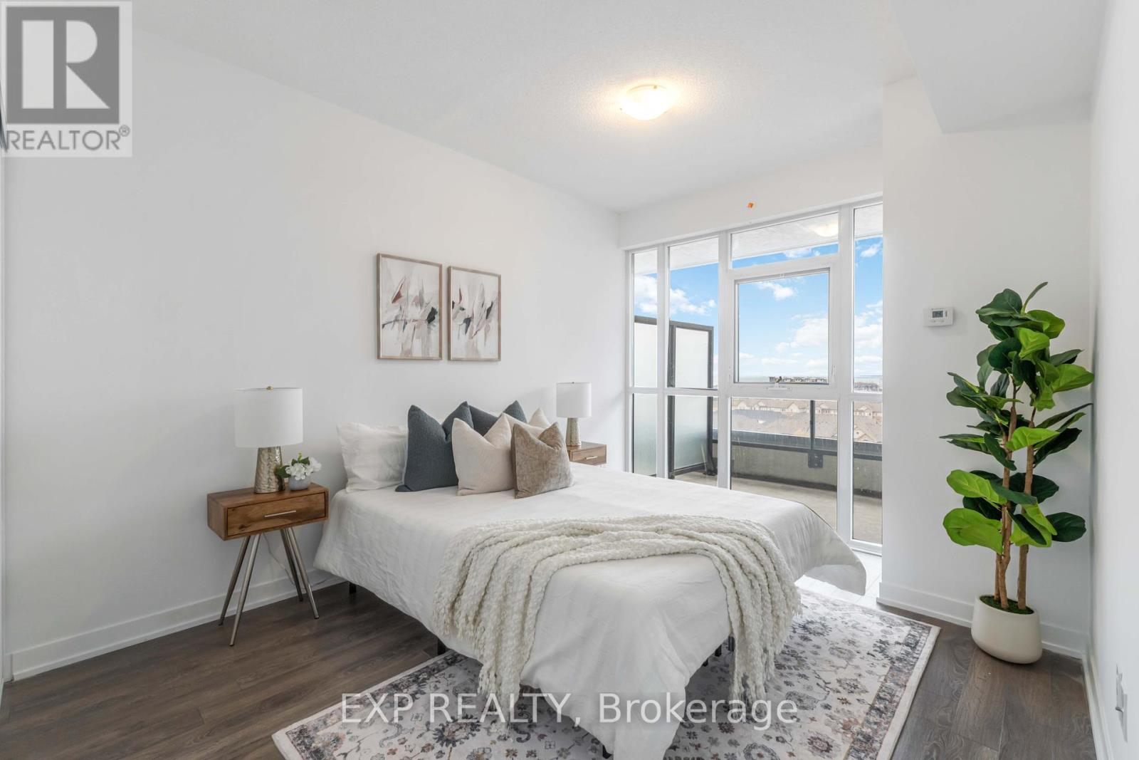 Photo 16 of 807 550 North Service Road, Grimsby ON