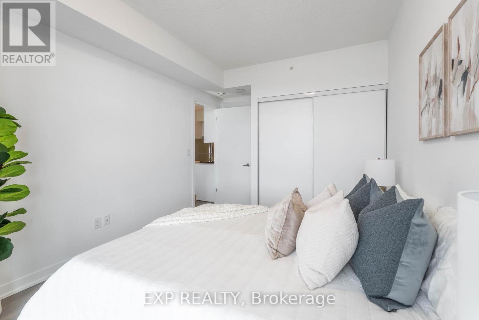 Photo 34 of 807 550 North Service Road, Grimsby ON