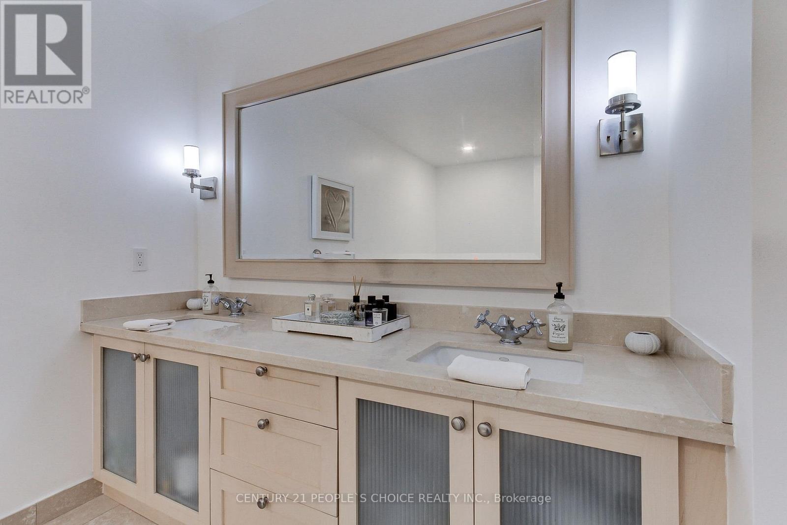 Photo 31 of 706 99 Avenue Road, Toronto ON