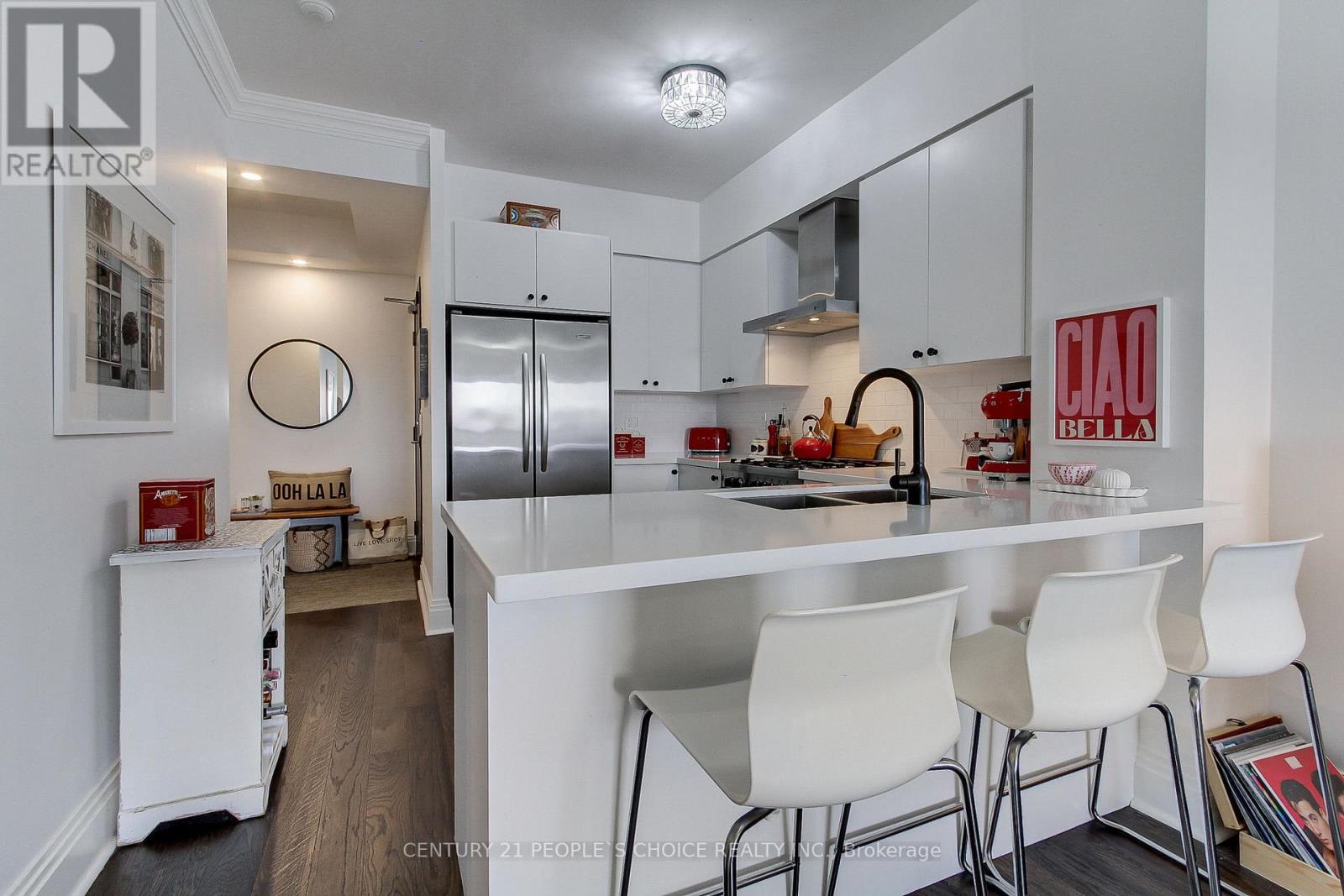 Photo 9 of 706 99 Avenue Road, Toronto ON