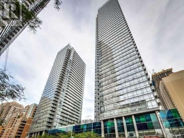 Photo 3 of 2805 38 Grenville Street, Toronto ON