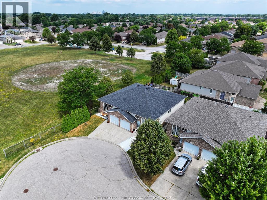 Photo 4 of 4574 Tumbleweed Crescent, Windsor ON
