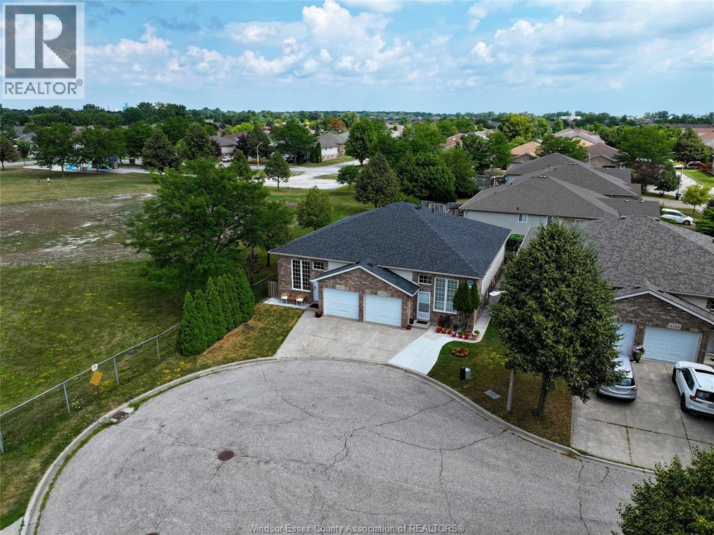 Photo 2 of 4574 Tumbleweed Crescent, Windsor ON