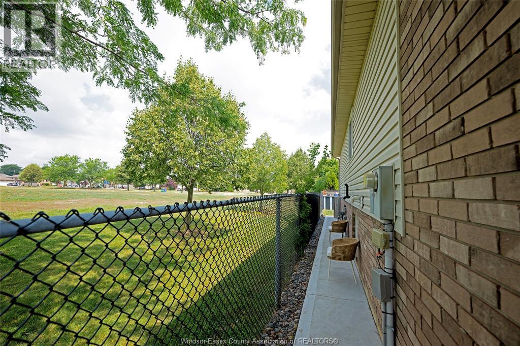 Photo 5 of 4574 Tumbleweed Crescent, Windsor ON