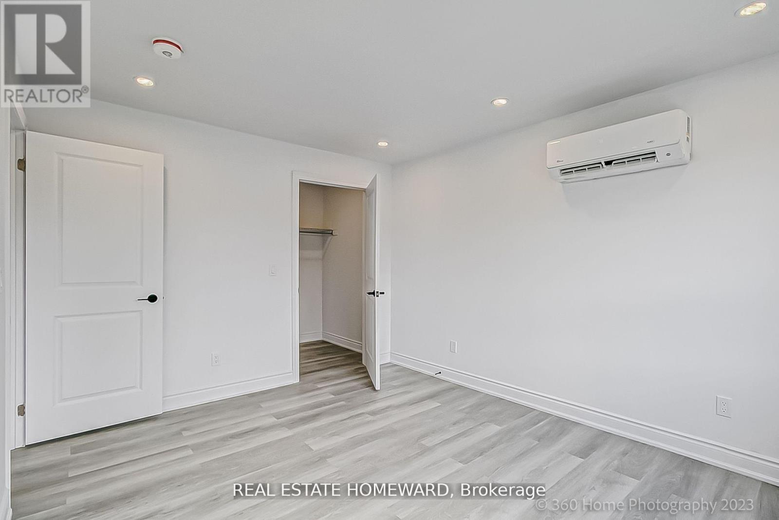 Photo 12 of 1 419 Woodbine Avenue, Toronto ON