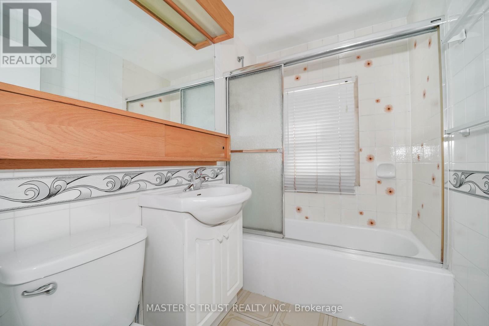 Photo 12 of 10 Valerie Road, Toronto ON