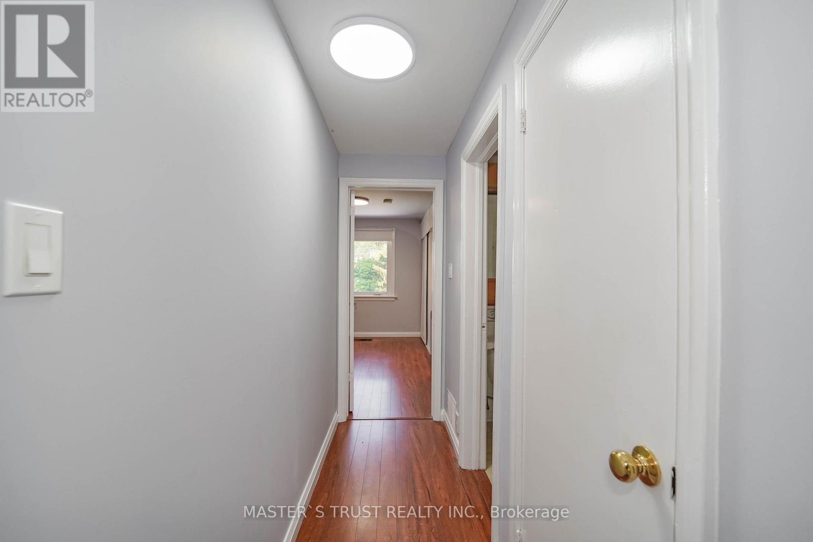 Photo 4 of 10 Valerie Road, Toronto ON