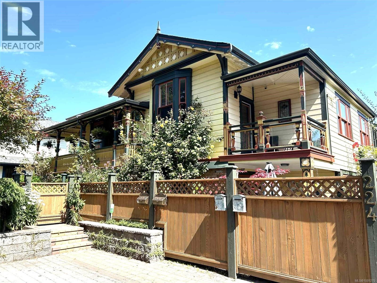 1 224 Superior Street, Victoria