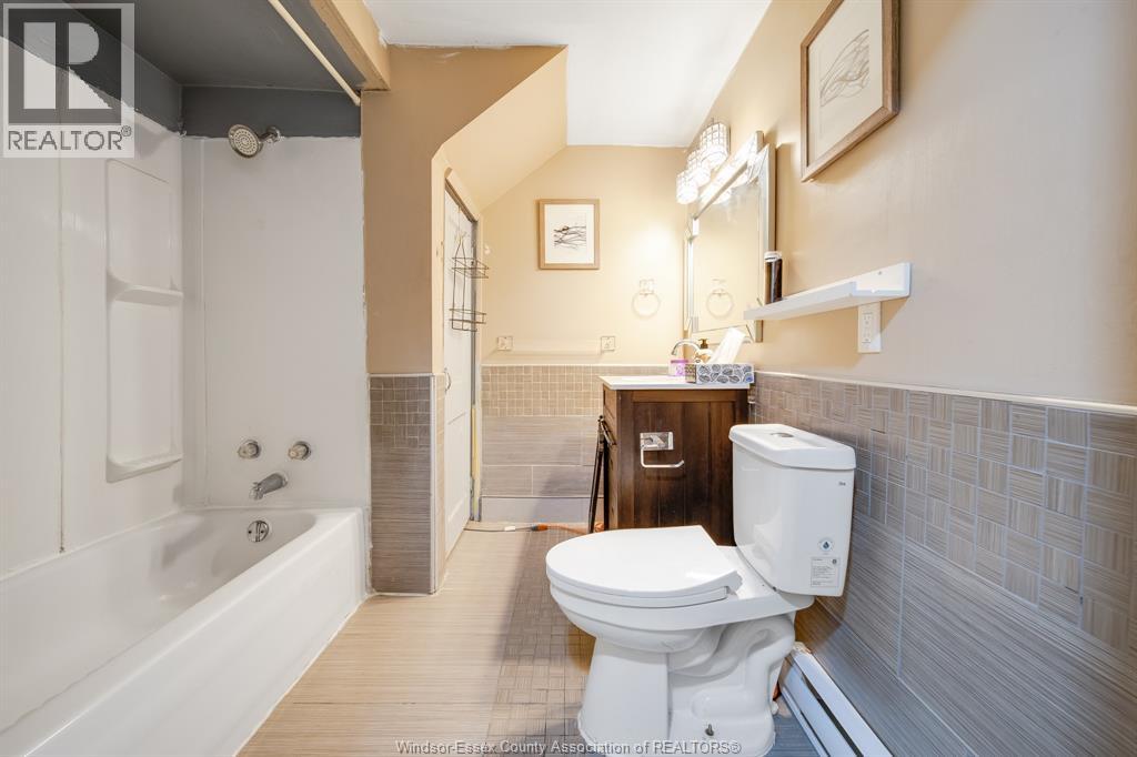 Photo 29 of 1018 Cataraqui Street, Windsor ON