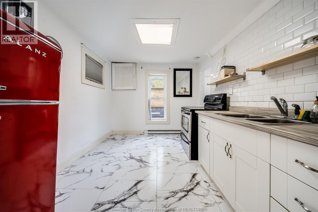 Photo 4 of 1018 Cataraqui Street, Windsor ON