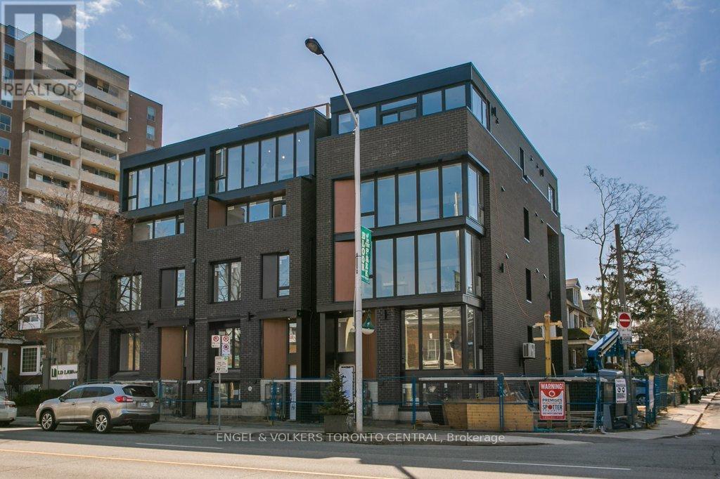Photo 6 of 4 1557 Bloor Street W, Toronto ON