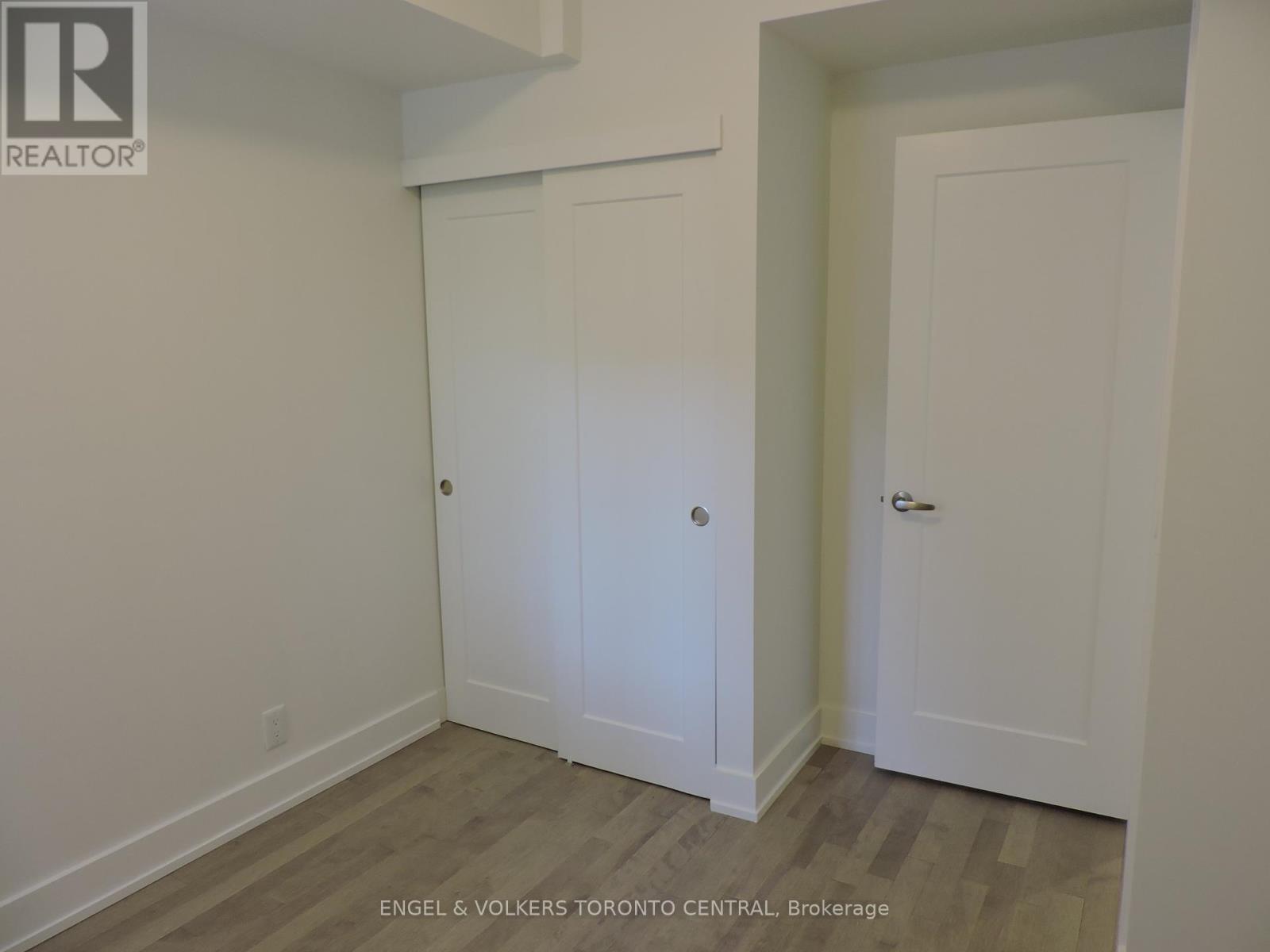 Photo 2 of 4 1557 Bloor Street W, Toronto ON