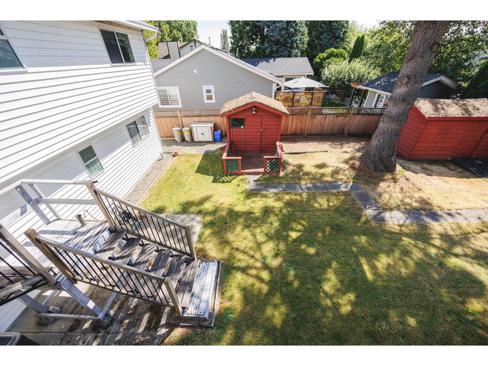 Photo 5 of 17384 61 A Avenue, Surrey BC