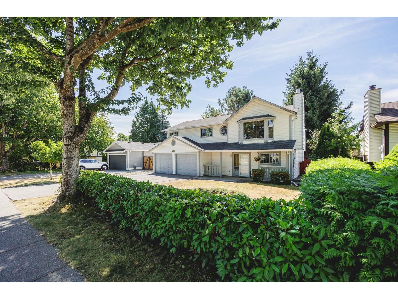 Photo 4 of 17384 61 A Avenue, Surrey BC