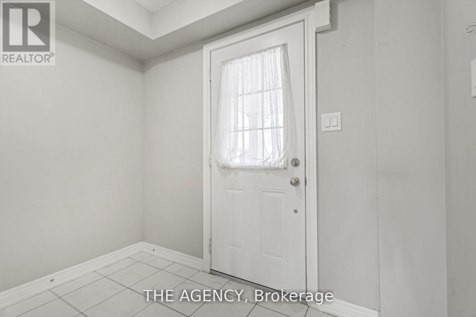 Photo 10 of 42 570 Linden Drive, Cambridge ON