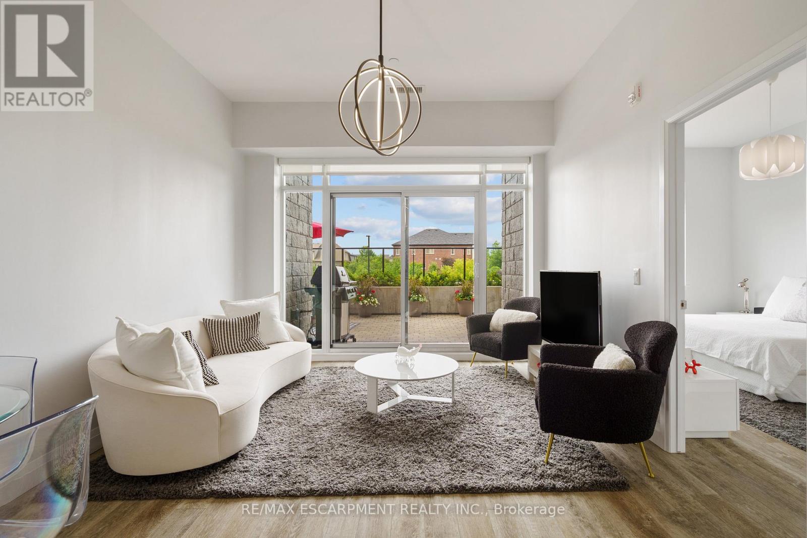 Single Family House for Sale in    REDFERN AVENUE Hamilton (Mountview) 