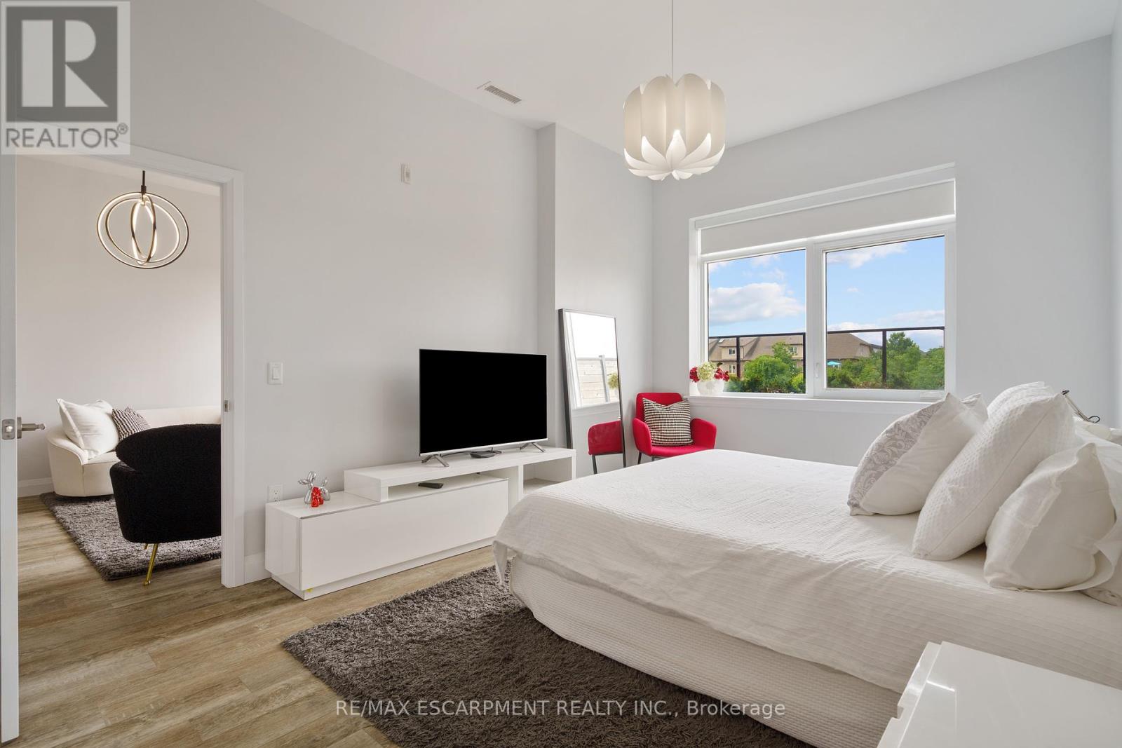 Single Family House for Sale in    REDFERN AVENUE Hamilton (Mountview) 