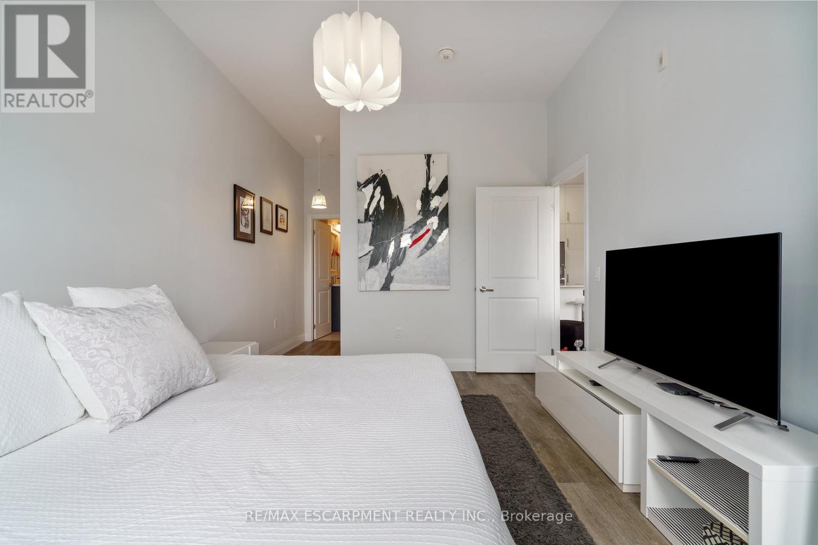 Single Family House for Sale in    REDFERN AVENUE Hamilton (Mountview) 