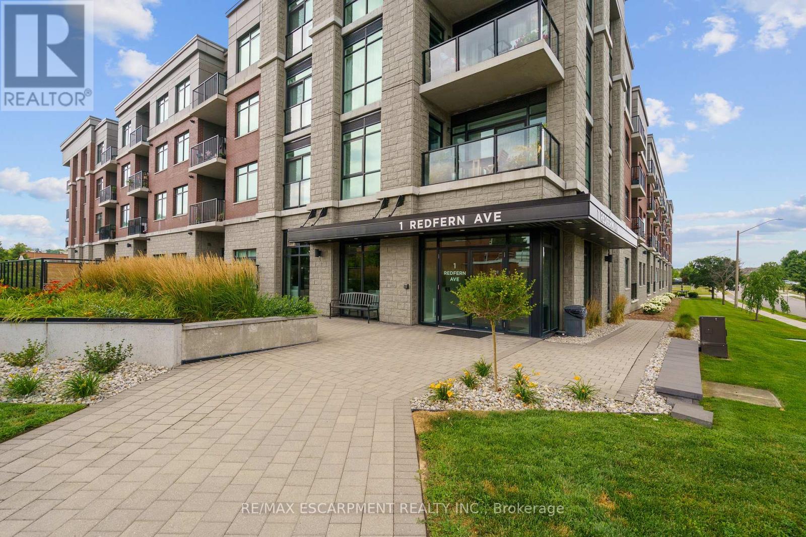 Single Family House for Sale in    REDFERN AVENUE Hamilton (Mountview) 