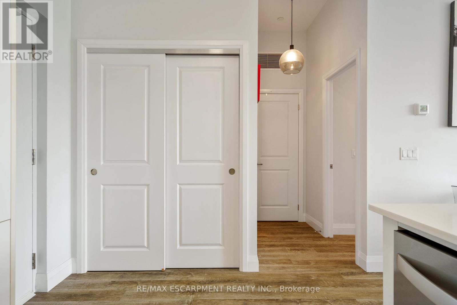 Single Family House for Sale in    REDFERN AVENUE Hamilton (Mountview) 