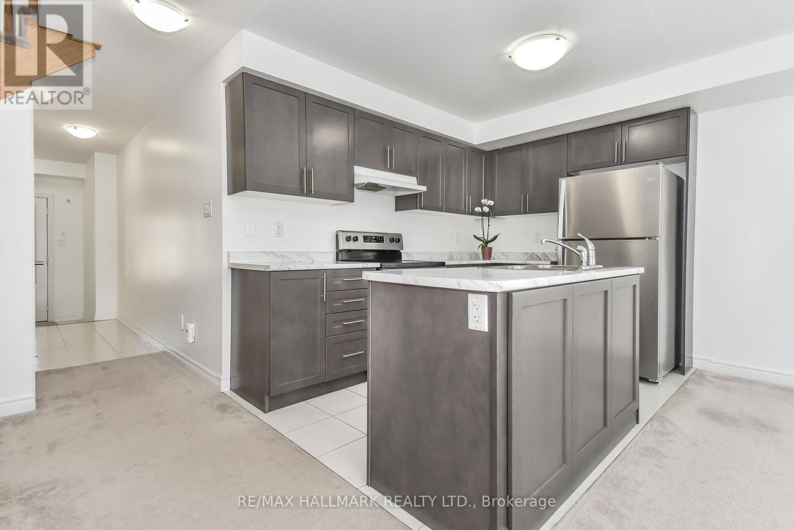 Photo 3 of 14 740 Linden Drive, Cambridge ON