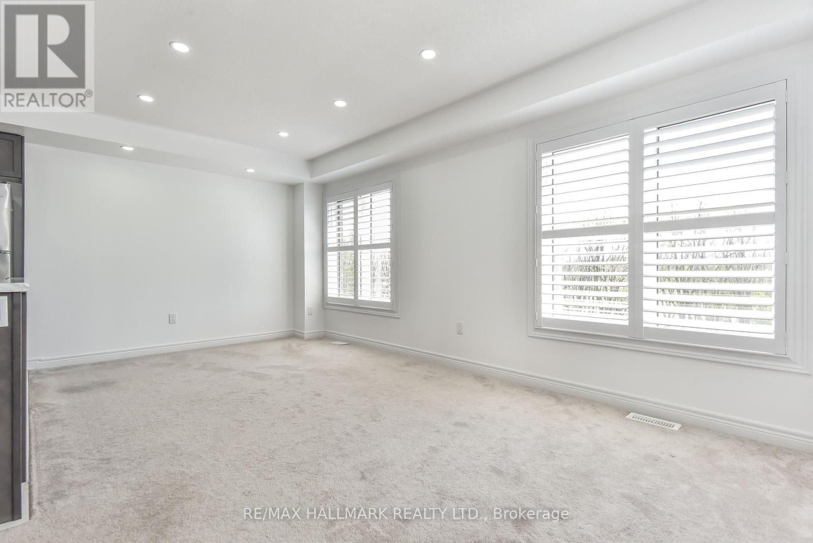 Photo 8 of 14 740 Linden Drive, Cambridge ON
