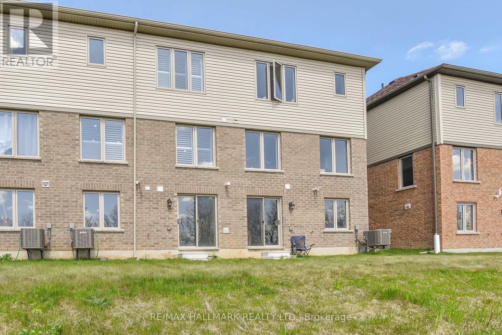 Photo 5 of 14 740 Linden Drive, Cambridge ON