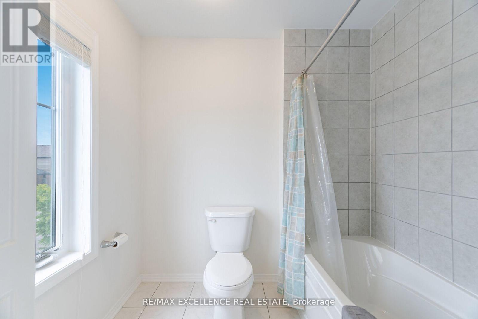Photo 32 of 53 Oaktree Drive, Haldimand ON