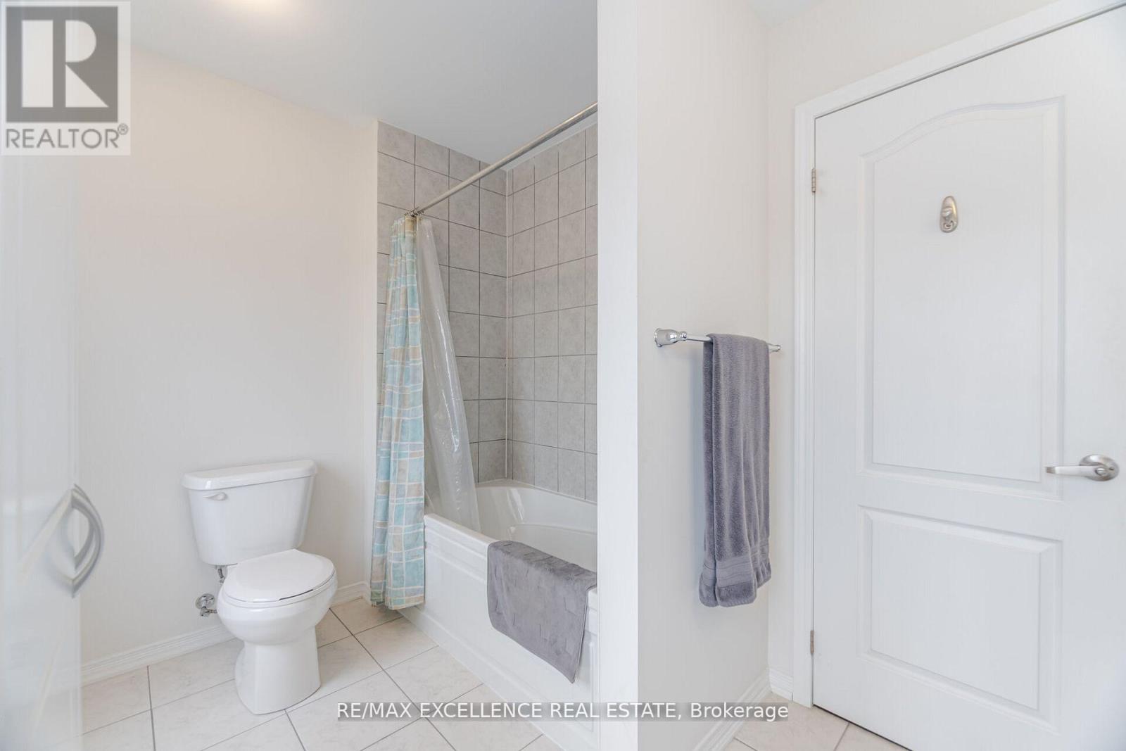 Photo 10 of 53 Oaktree Drive, Haldimand ON